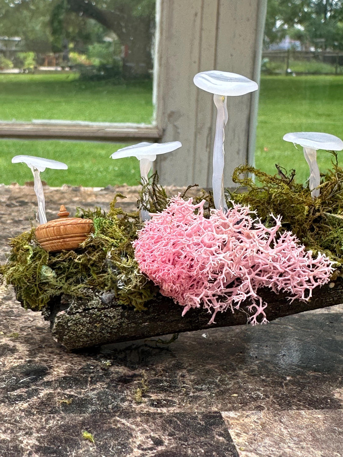 Glowing Mushroom Log – Light Pink