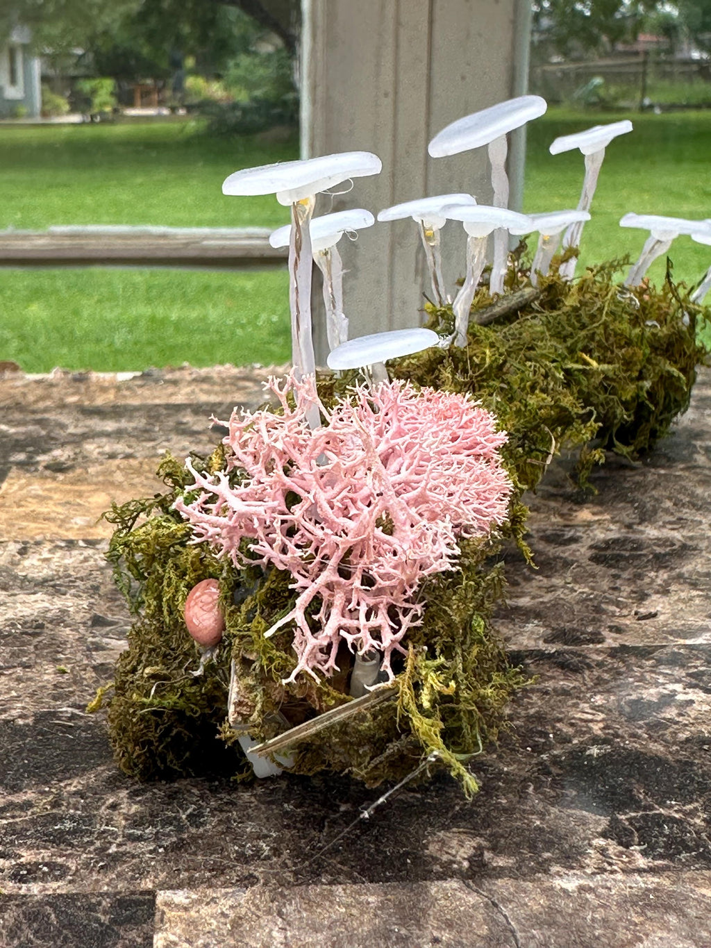 Glowing Mushroom Log – Light Pink