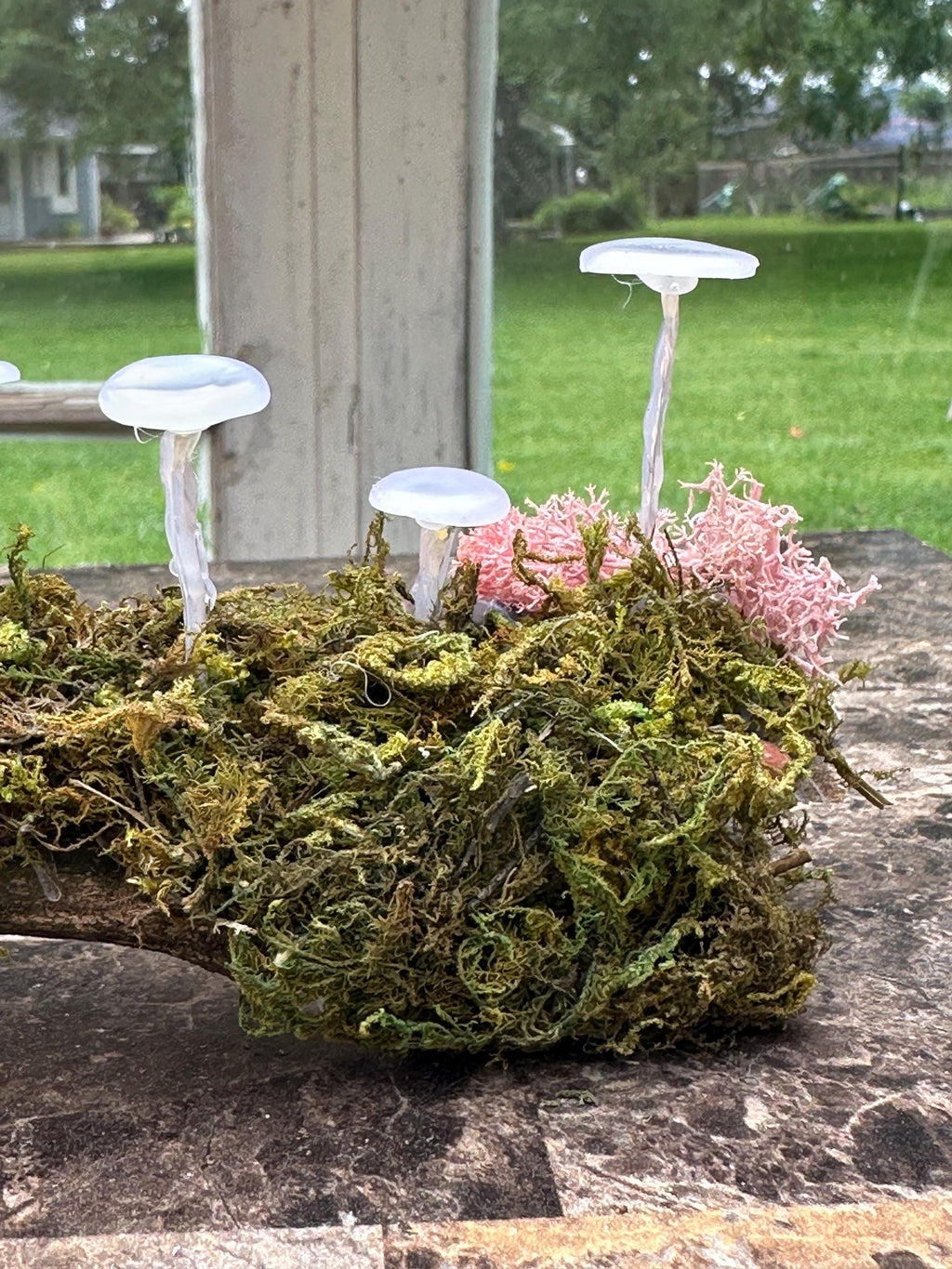 Glowing Mushroom Log – Light Pink