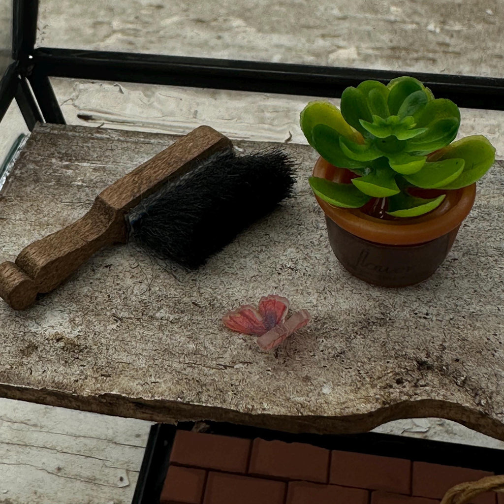 Miniature Greenhouse – Potting Shed